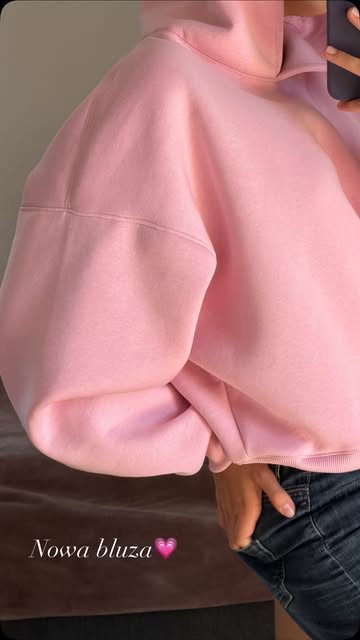 Różowa bluza oversize uszyta przez Malleaa